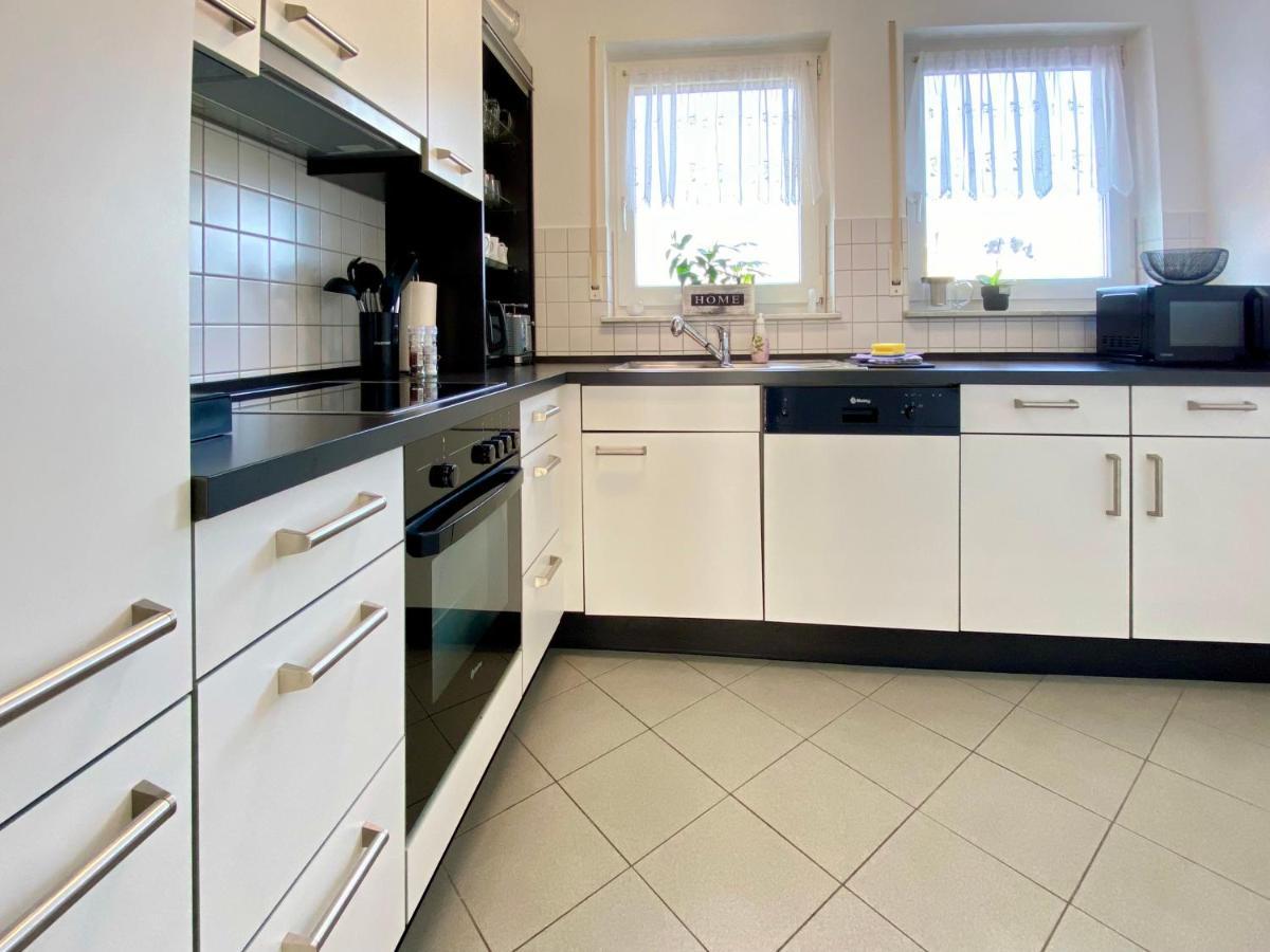 3 Zimmer Apartment In S-Bahn Naehe, 76 Qm, Max 5 Pers, 30Qm Dachterasse, Garage, Internet 1000 Mbit Gaertringen Exterior photo